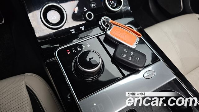 Land Rover Range Rover Velar 2018 — photo 12
