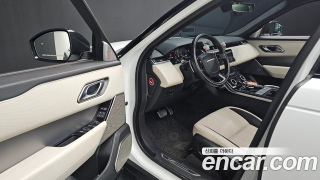 Land Rover Range Rover Velar 2018 — photo 17