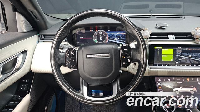 Land Rover Range Rover Velar 2018 — photo 19