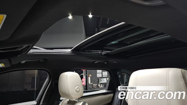 Land Rover Range Rover Velar 2018 — photo 25