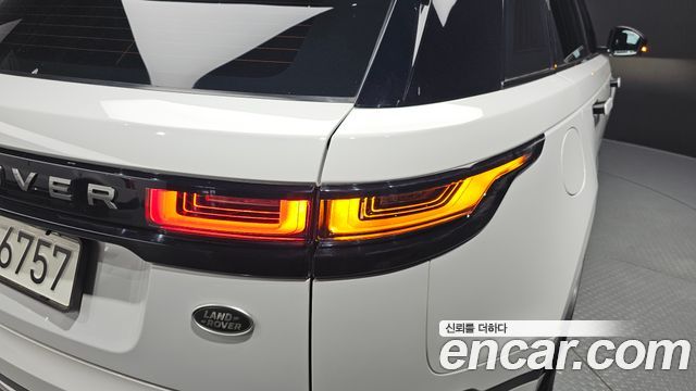 Land Rover Range Rover Velar 2018 — photo 9
