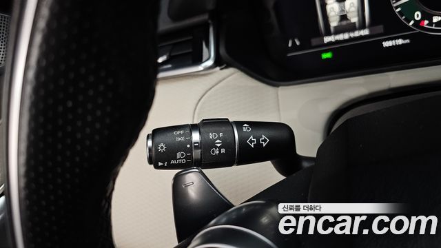 Land Rover Range Rover Velar 2018 — photo 27