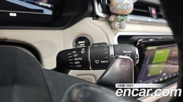 Land Rover Range Rover Velar 2018 — photo 28