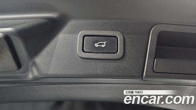 Land Rover Range Rover Velar 2018 — photo 29