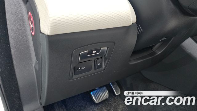 Land Rover Range Rover Velar 2018 — photo 30