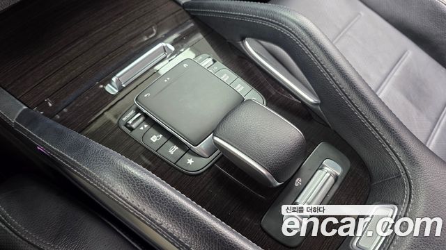 Mercedes-Benz GLE-Class 2021 — photo 16