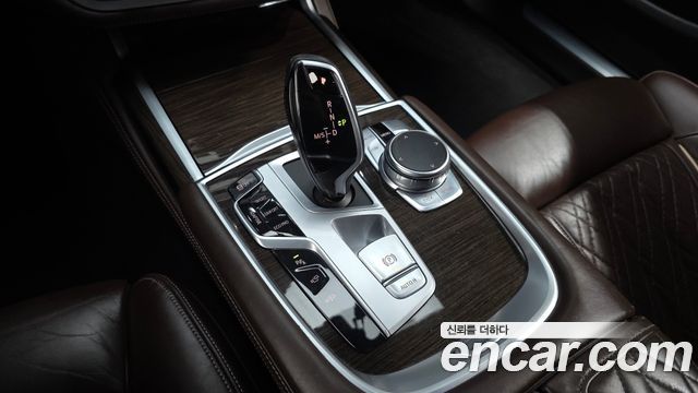 BMW 7-Series 2020 — photo 9