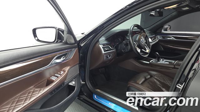 BMW 7-Series 2020 — photo 10