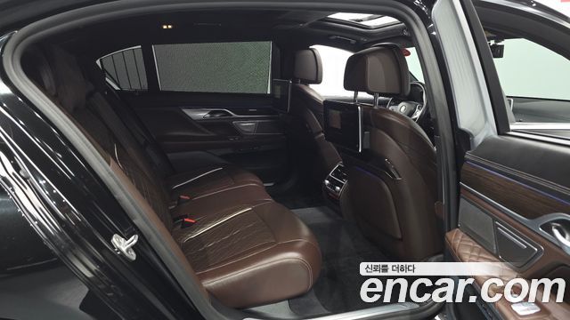 BMW 7-Series 2020 — photo 11