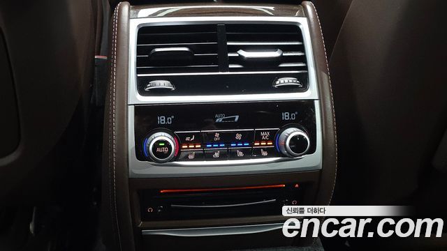 BMW 7-Series 2020 — photo 18