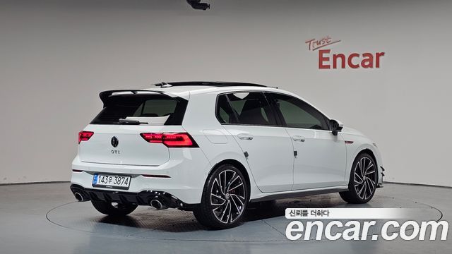 Volkswagen Golf 2024 — photo 2