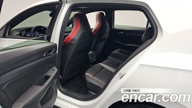 Volkswagen Golf 2024 — photo 17