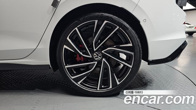 Volkswagen Golf 2024 — photo 7