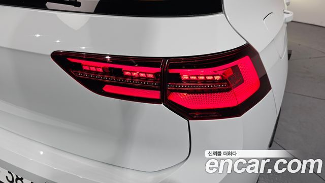 Volkswagen Golf 2024 — photo 9