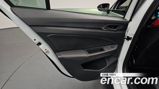 Volkswagen Golf 2024 — photo 15