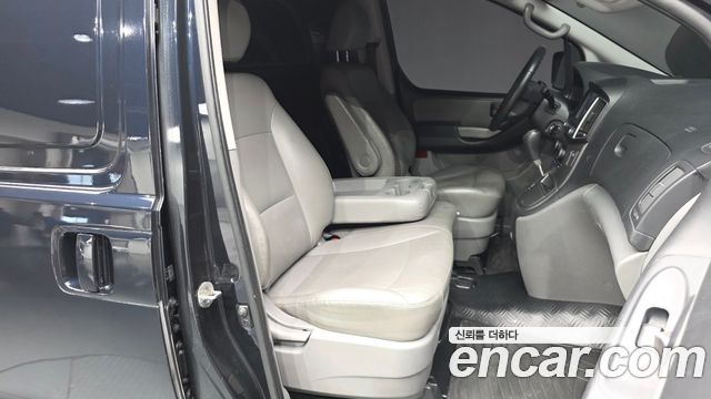 Hyundai Starex 2019 — photo 11