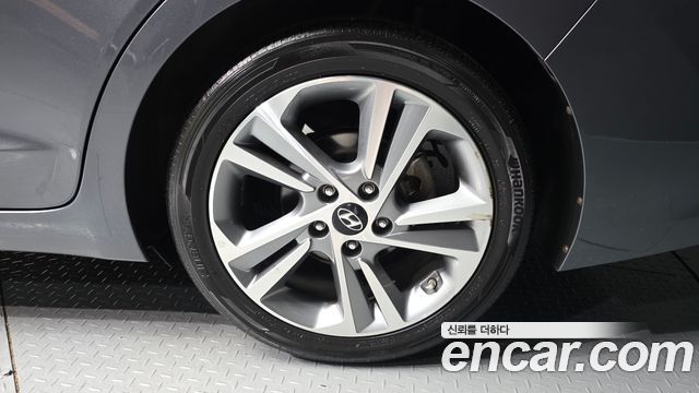 Hyundai AVANTE 2017 — photo 5
