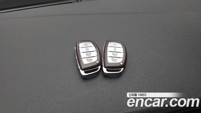 Hyundai AVANTE 2017 — photo 18
