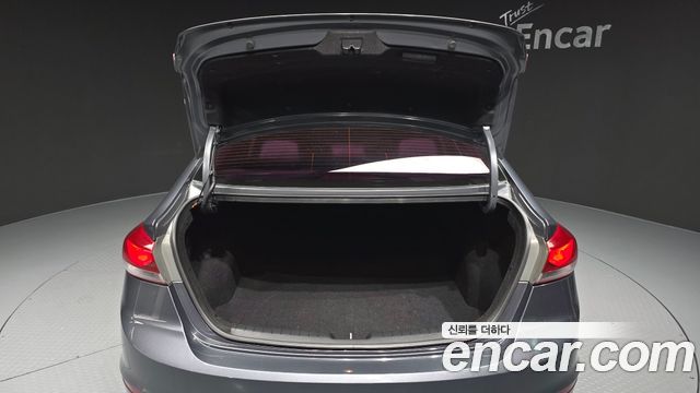 Hyundai AVANTE 2017 — photo 20