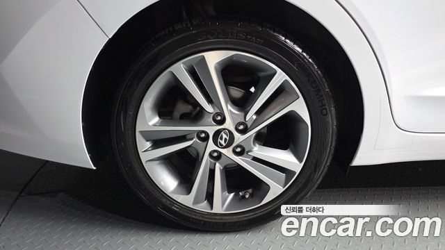 Hyundai AVANTE 2018 — photo 5