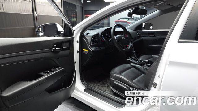 Hyundai AVANTE 2018 — photo 10