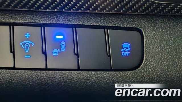 Hyundai AVANTE 2018 — photo 13