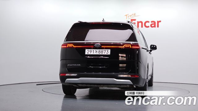 Kia Canival 2021 — photo 4