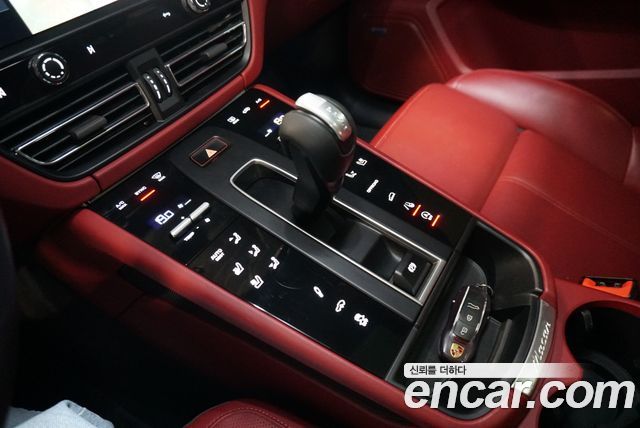 Porsche Macan 2022 — photo 9