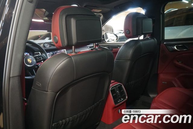 Porsche Macan 2022 — photo 16