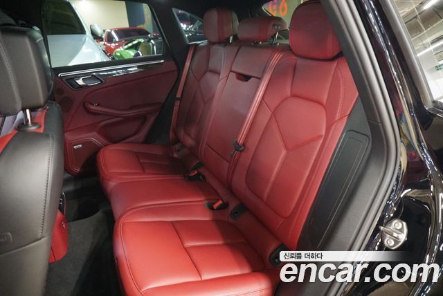 Porsche Macan 2022 — photo 17