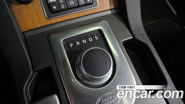 Land Rover Discovery 2016 — photo 9