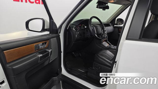 Land Rover Discovery 2016 — photo 10