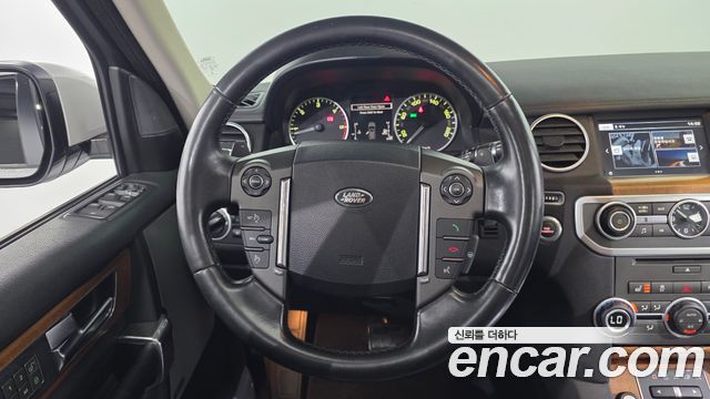 Land Rover Discovery 2016 — photo 13
