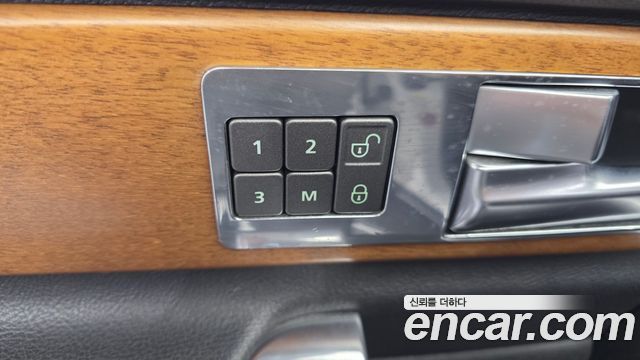 Land Rover Discovery 2016 — photo 15