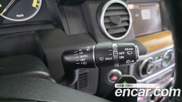 Land Rover Discovery 2016 — photo 17