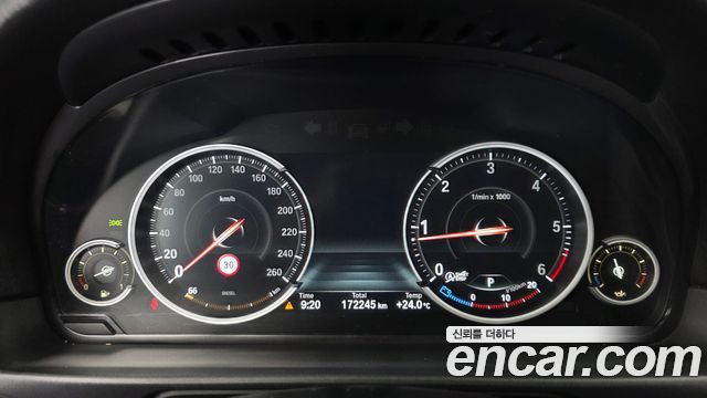 BMW 5-Series 2015 — photo 8