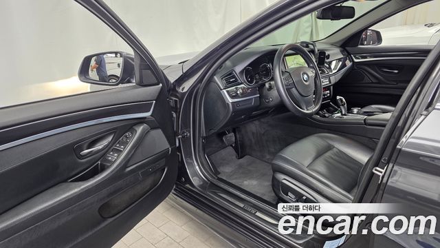 BMW 5-Series 2015 — photo 10