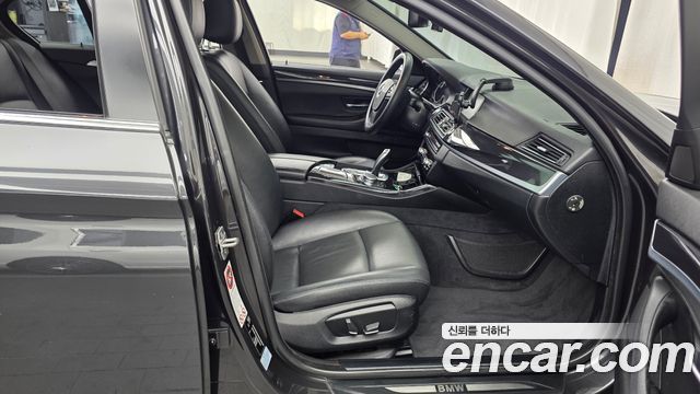 BMW 5-Series 2015 — photo 11
