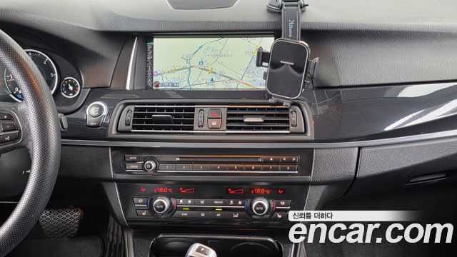 BMW 5-Series 2015 — photo 14
