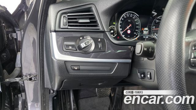 BMW 5-Series 2015 — photo 16