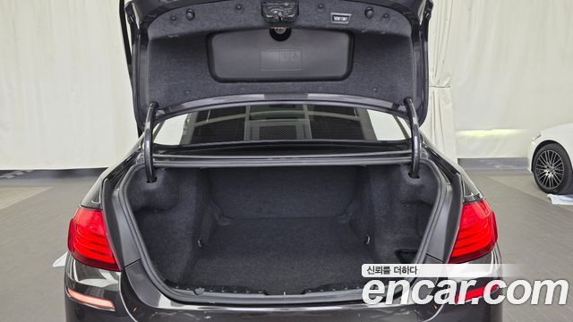 BMW 5-Series 2015 — photo 20