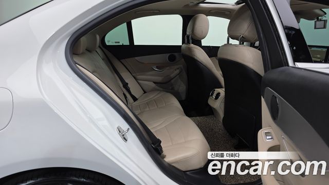 Mercedes-Benz C-Class 2016 — photo 11
