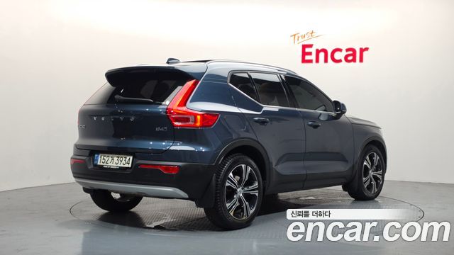 Volvo XC40 2021 — photo 2