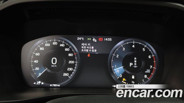 Volvo XC40 2021 — photo 11
