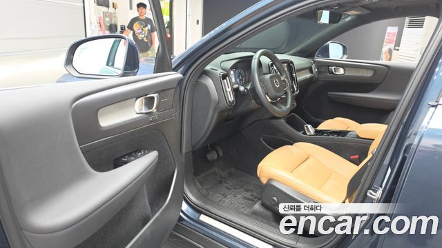 Volvo XC40 2021 — photo 13