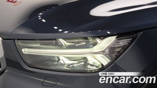 Volvo XC40 2021 — photo 8
