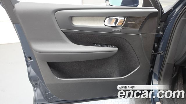 Volvo XC40 2021 — photo 14