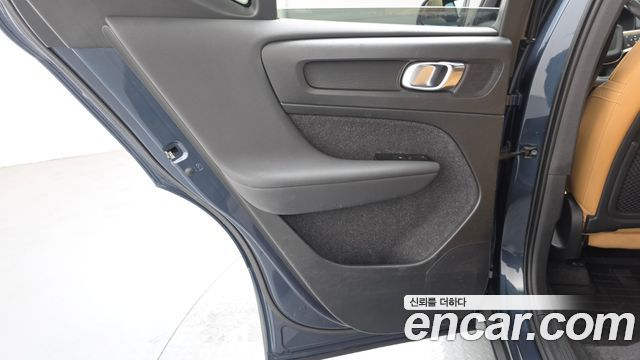Volvo XC40 2021 — photo 15