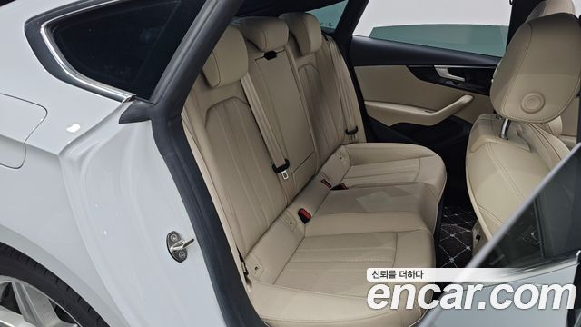 Audi A5 2021 — photo 17