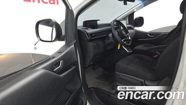 Hyundai Staria 2025 — photo 10